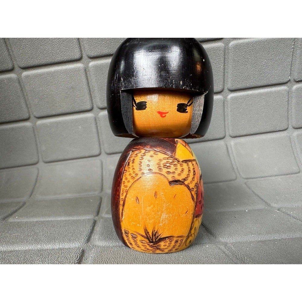 Vintage Japanese‎ Kokeshi Doll 4.5" Hand-Painted Wooden Girl Figurine  Bob Hair
